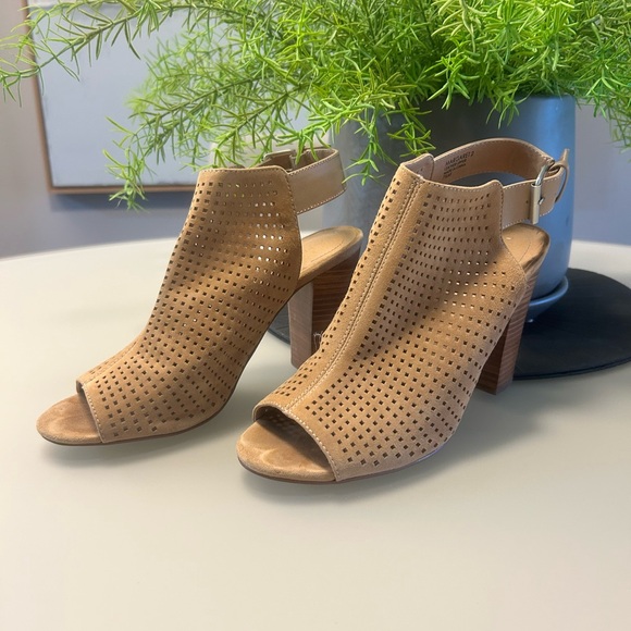 Tahari TA Margaret 2 Suede Gem - Picture 2 of 8